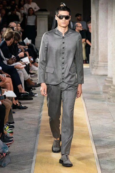 Look 17